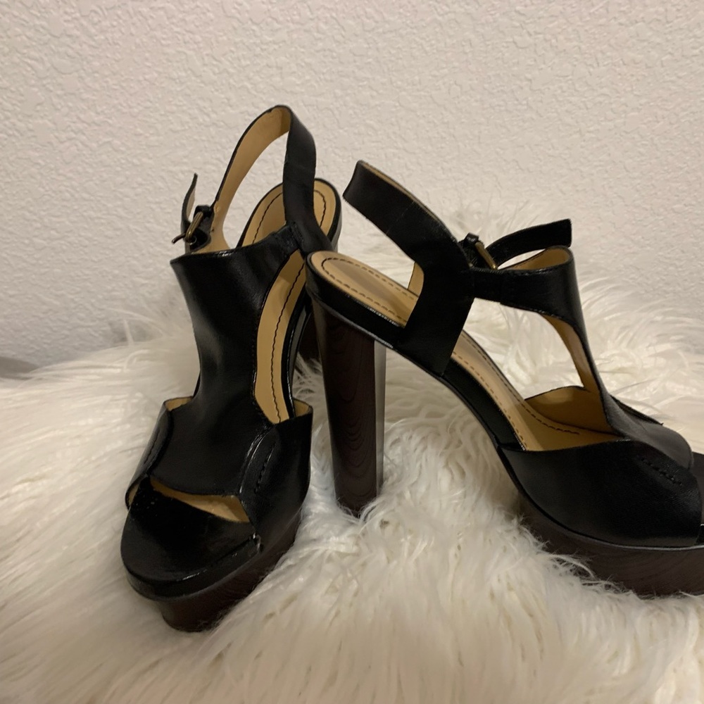 Nine West platform sandal. - Picture 2 of 3
